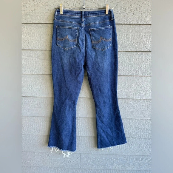 California Vintage Women Size 8 Blue Flare Distressed Medium Wash Stretch Jean - Picture 2 of 7